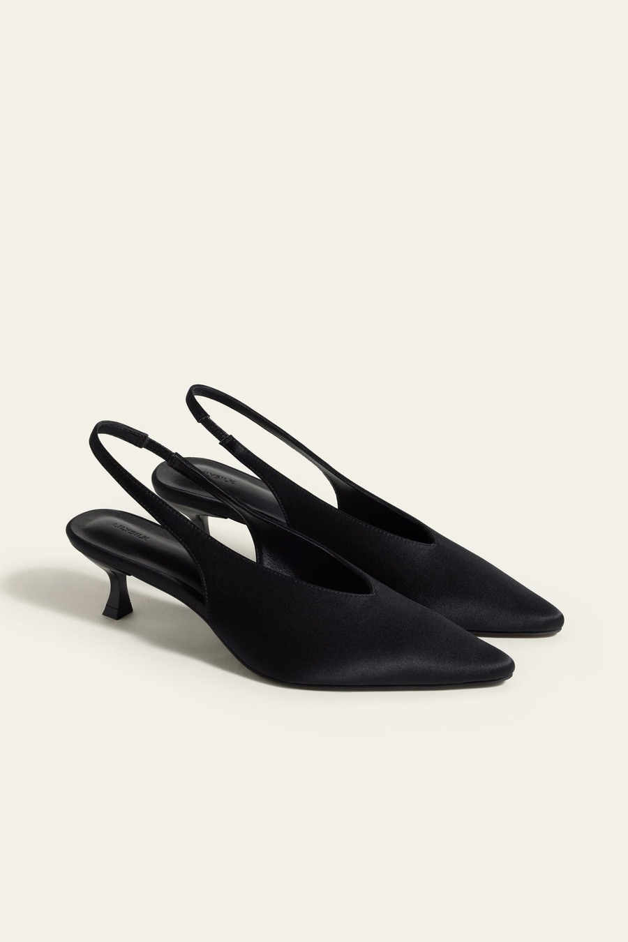 Jedwabny czarny, wskazujący na toe, obcas slingback