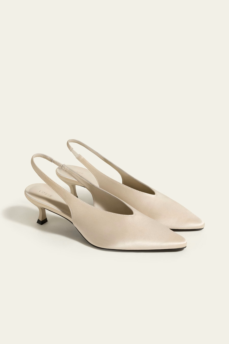 Jedwabny czarny, wskazujący na toe, obcas slingback
