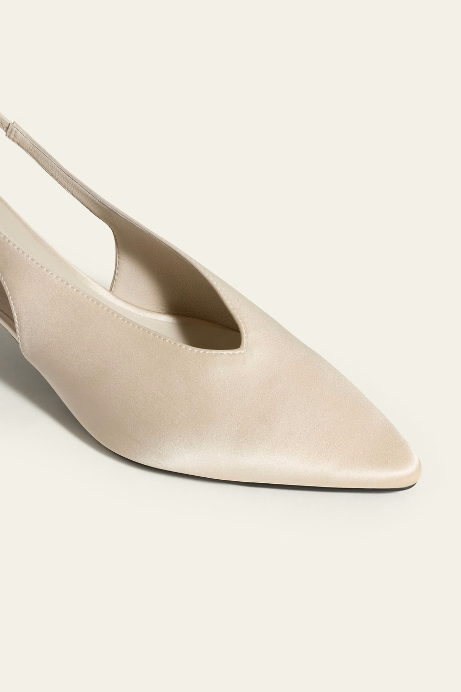 Jedwabny czarny, wskazujący na toe, obcas slingback