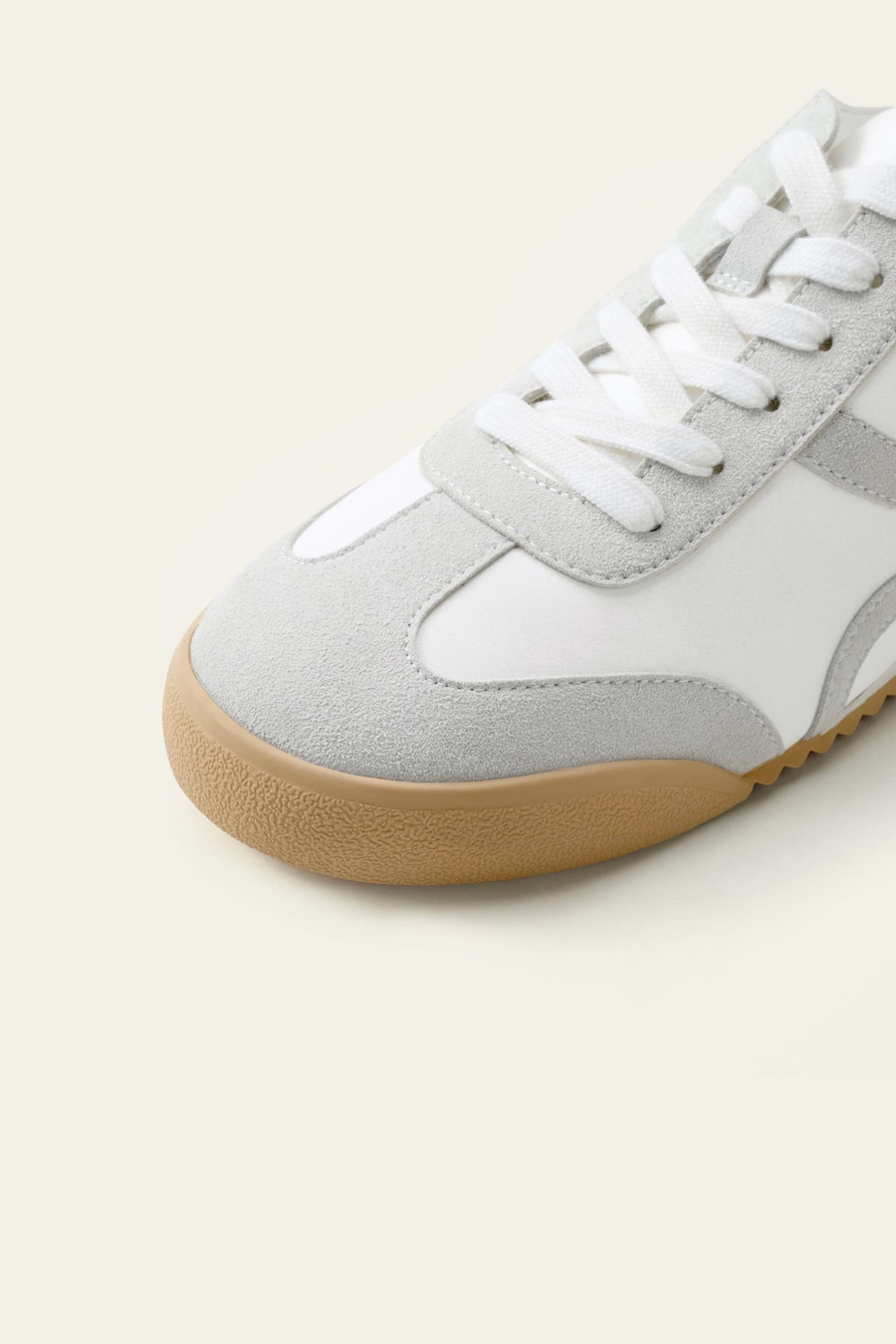 Sportowe sneakersy z jedwabno-skórzanym wykończeniem