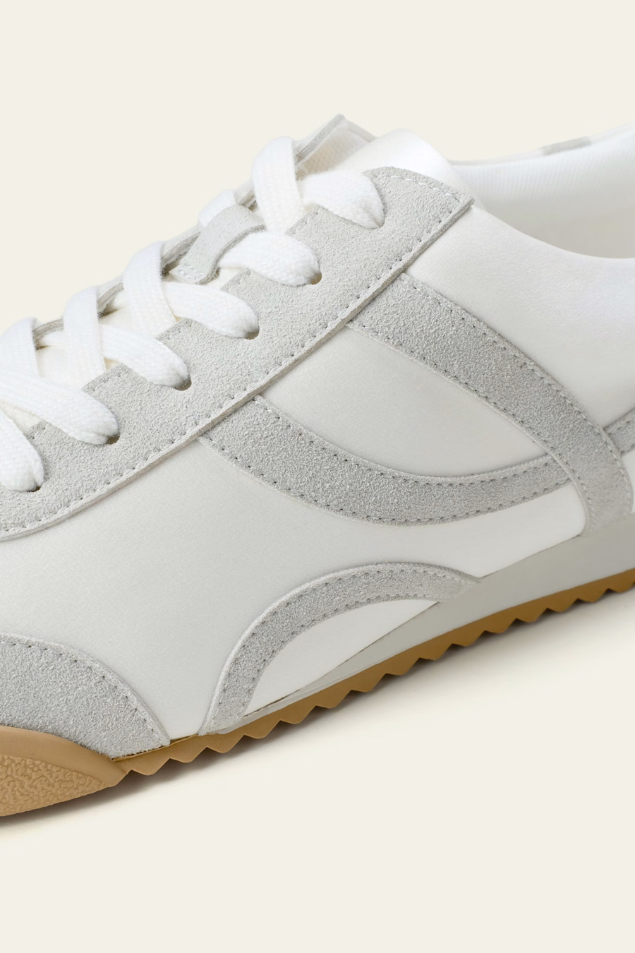 Sportowe sneakersy z jedwabno-skórzanym wykończeniem