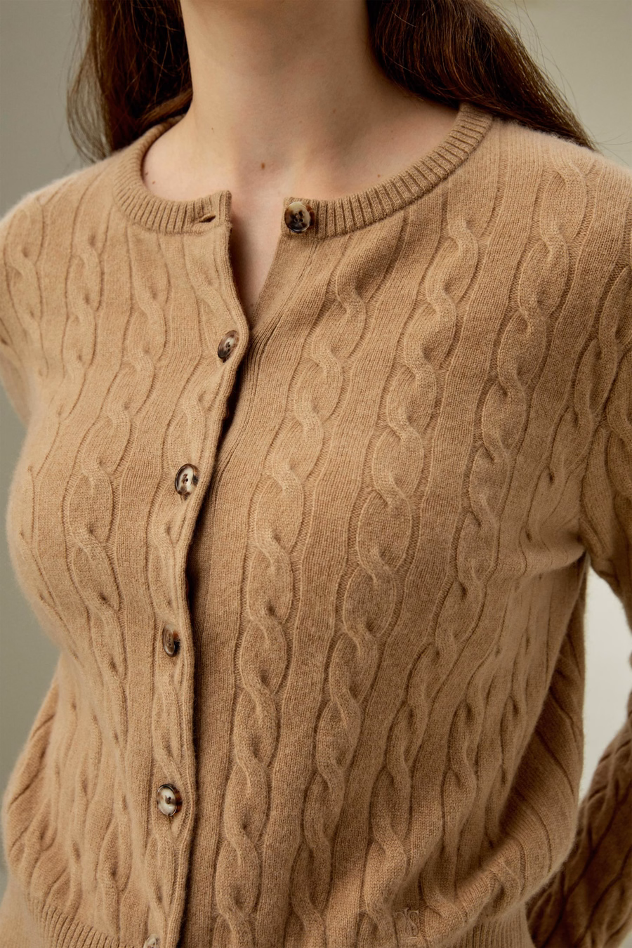 Sweter kardigan z warkoczem z baby kaszmiru