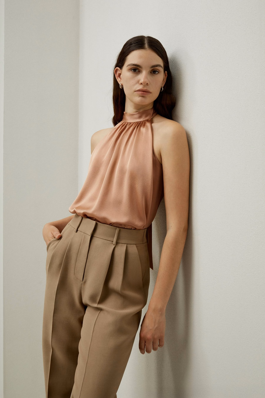 Elegancki top na halter z jedwabiu