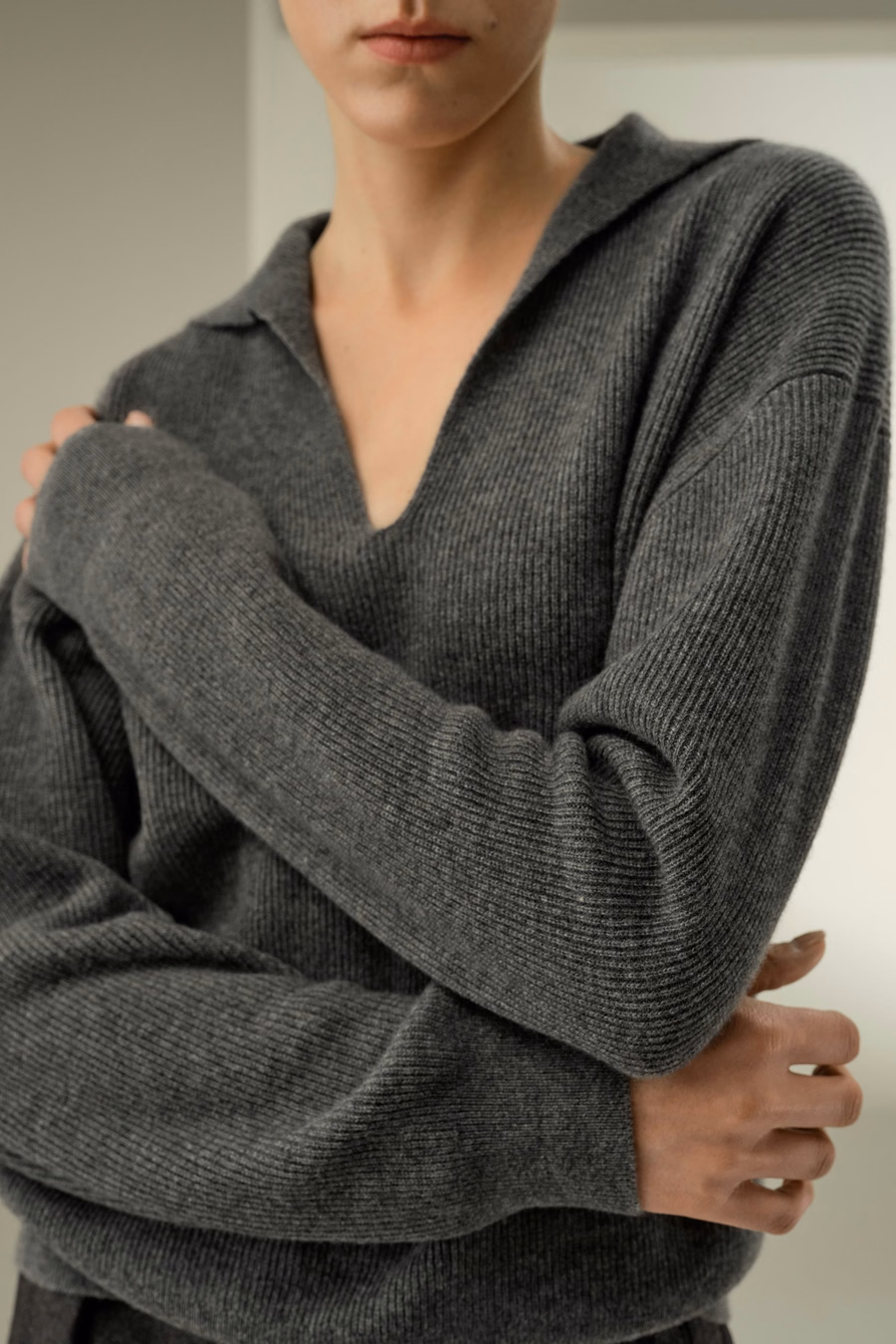 Sweter polo z prążkowanego kaszmiru