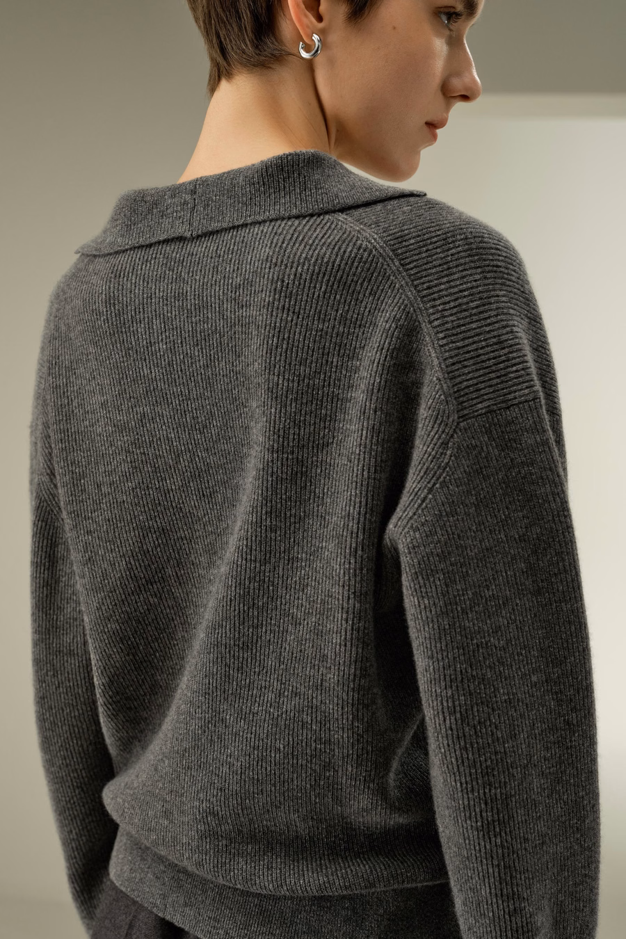 Sweter polo z prążkowanego kaszmiru