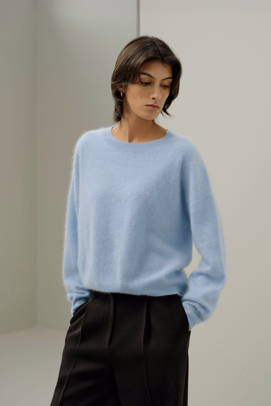 Sweter z kaszmiru z luźnymi ramionami