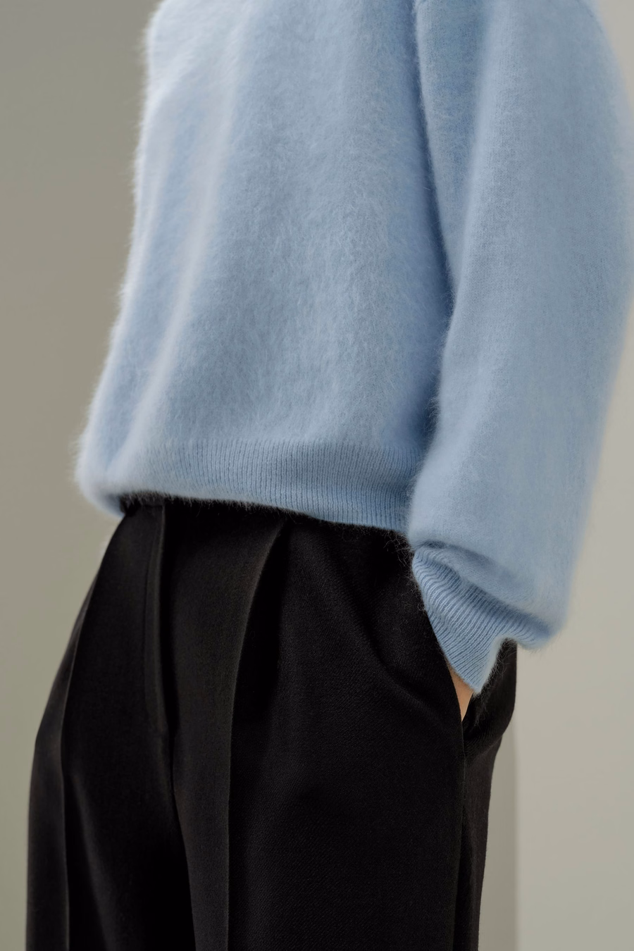 Sweter z kaszmiru z luźnymi ramionami