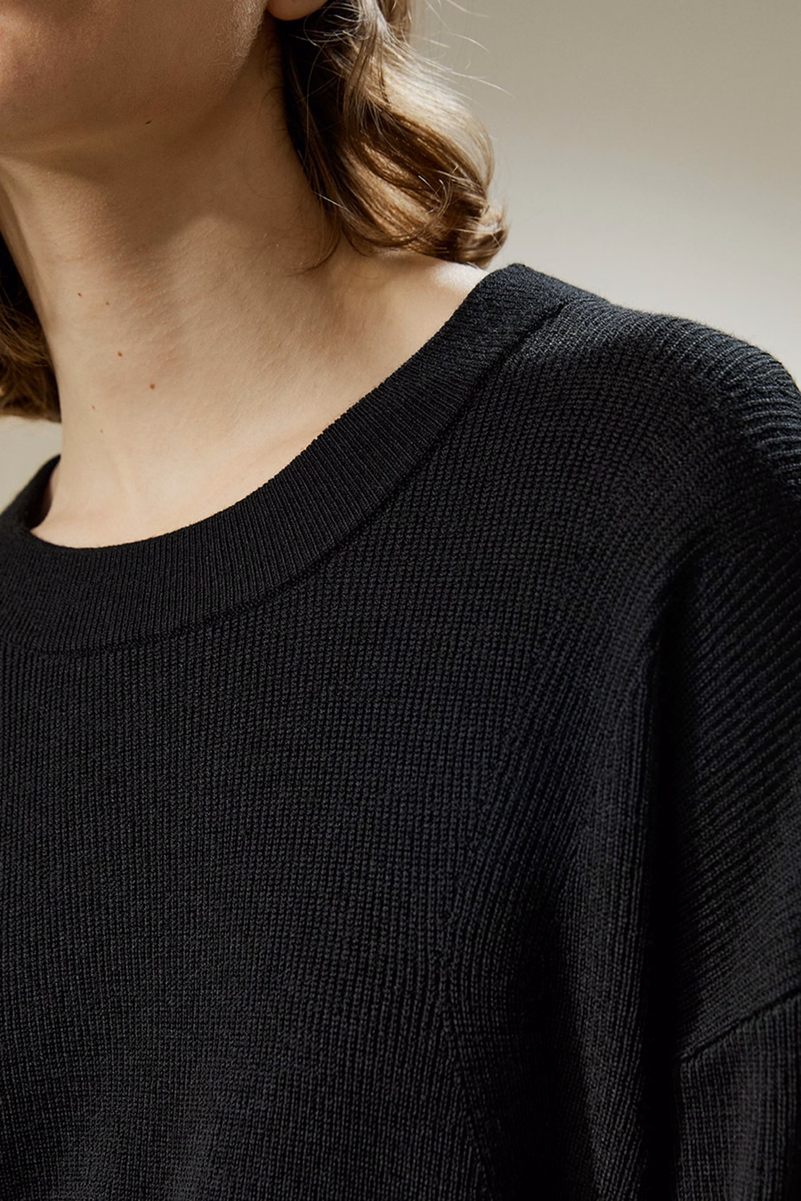 Ultra cienki sweter z wełny merino z okrągłym dekoltem