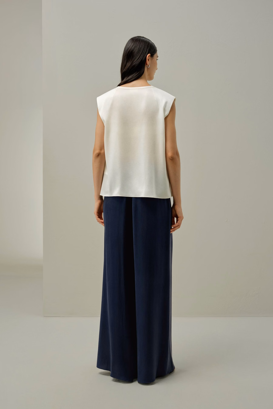 Silk Suede Bez Rękawów Top w Dekolcie w Serek