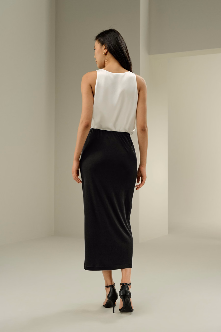 Elegancka jedwabna midi spódnica