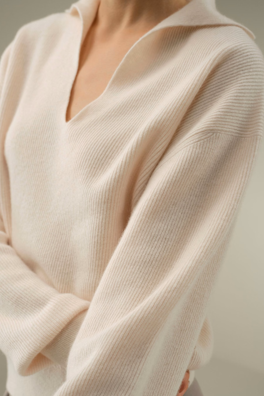 Sweter polo z prążkowanego kaszmiru