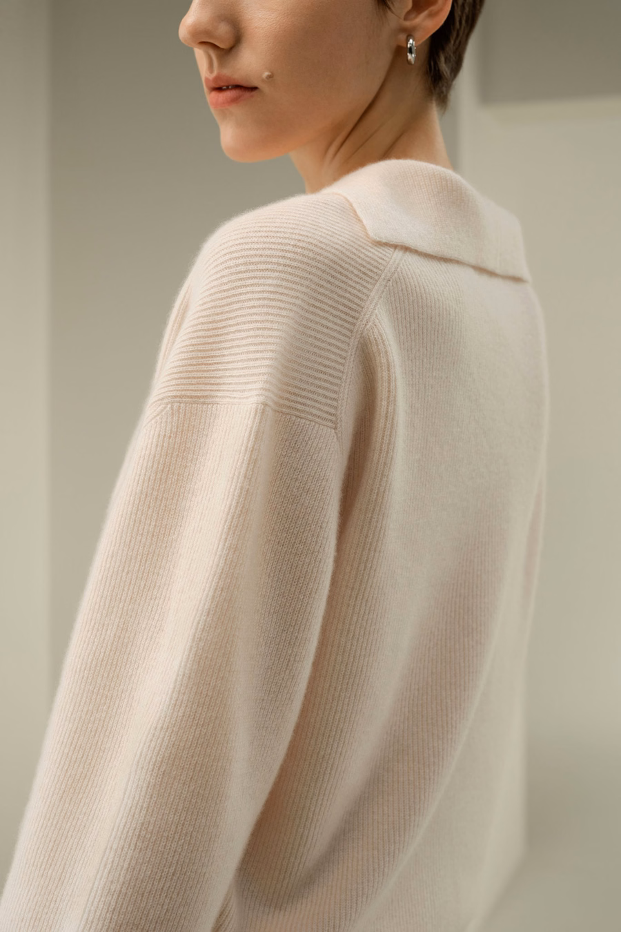 Sweter polo z prążkowanego kaszmiru