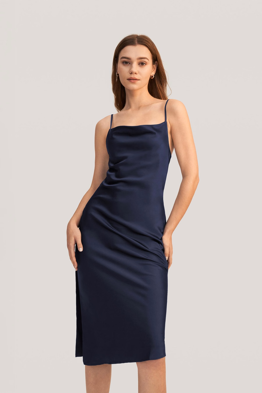 Elegancka Uwodzicielska Sukienka z Dekoltem Cowl
