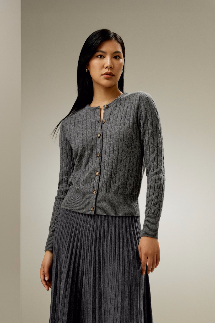 Sweter kardigan z warkoczem z baby kaszmiru