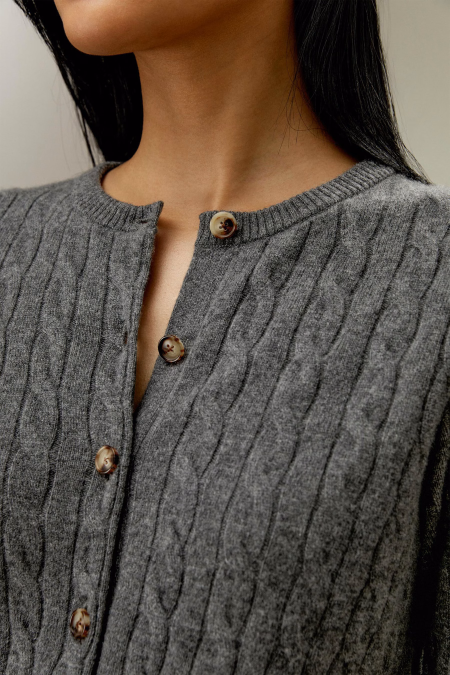 Sweter kardigan z warkoczem z baby kaszmiru