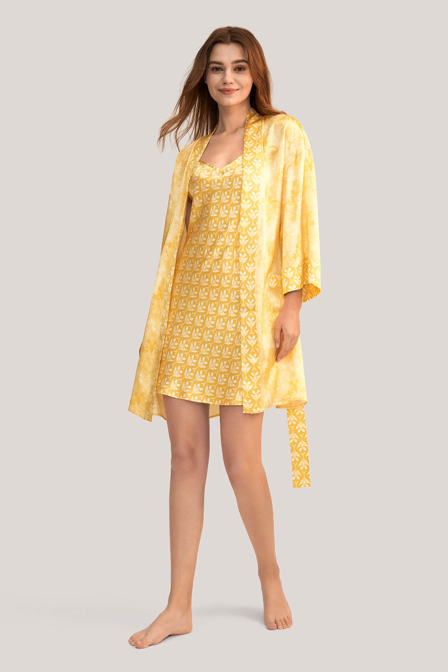 Złoty jedwabny kimono szlafrok