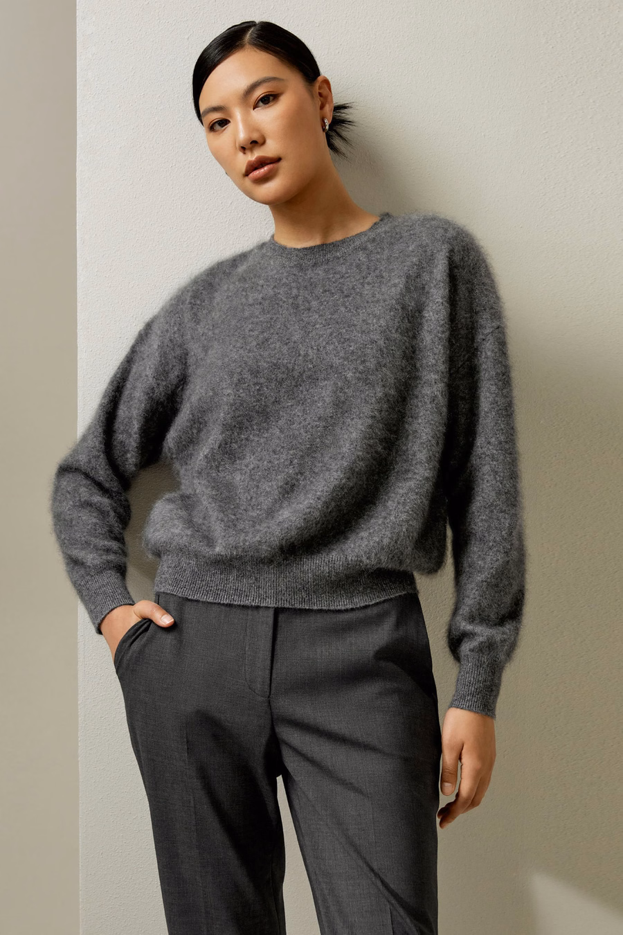 Sweter z kaszmiru z luźnymi ramionami