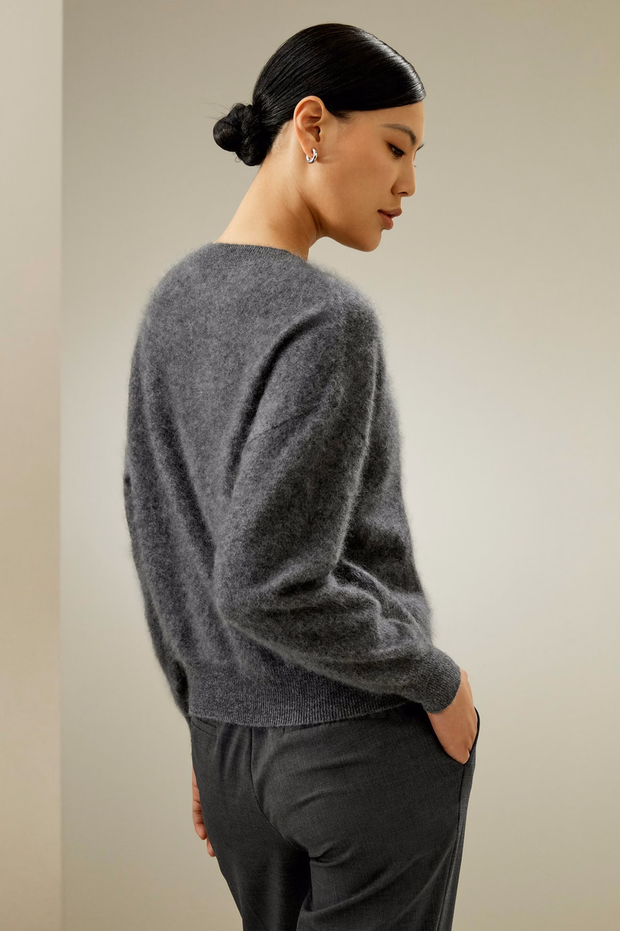 Sweter z kaszmiru z luźnymi ramionami