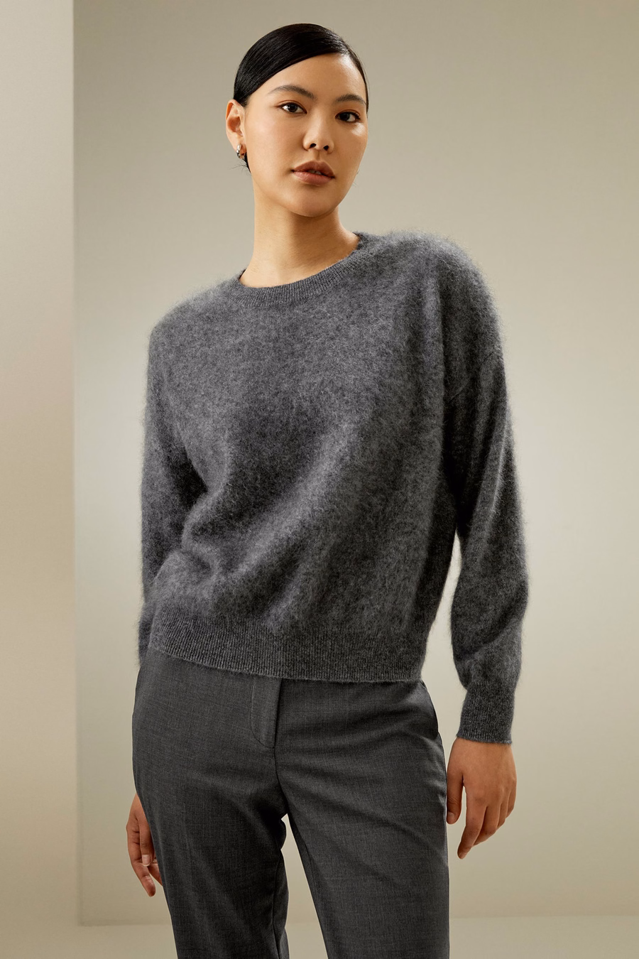 Sweter z kaszmiru z luźnymi ramionami