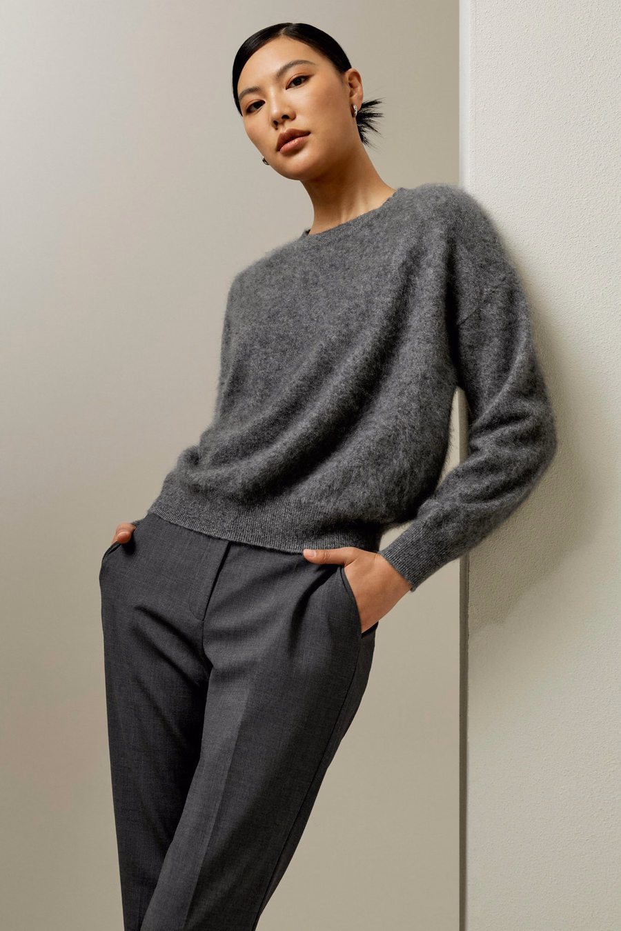 Sweter z kaszmiru z luźnymi ramionami
