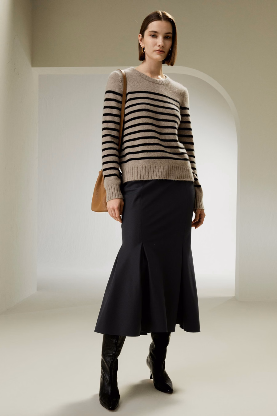 Sweter z kaszmiru z okrągłym kołnierzem w paski