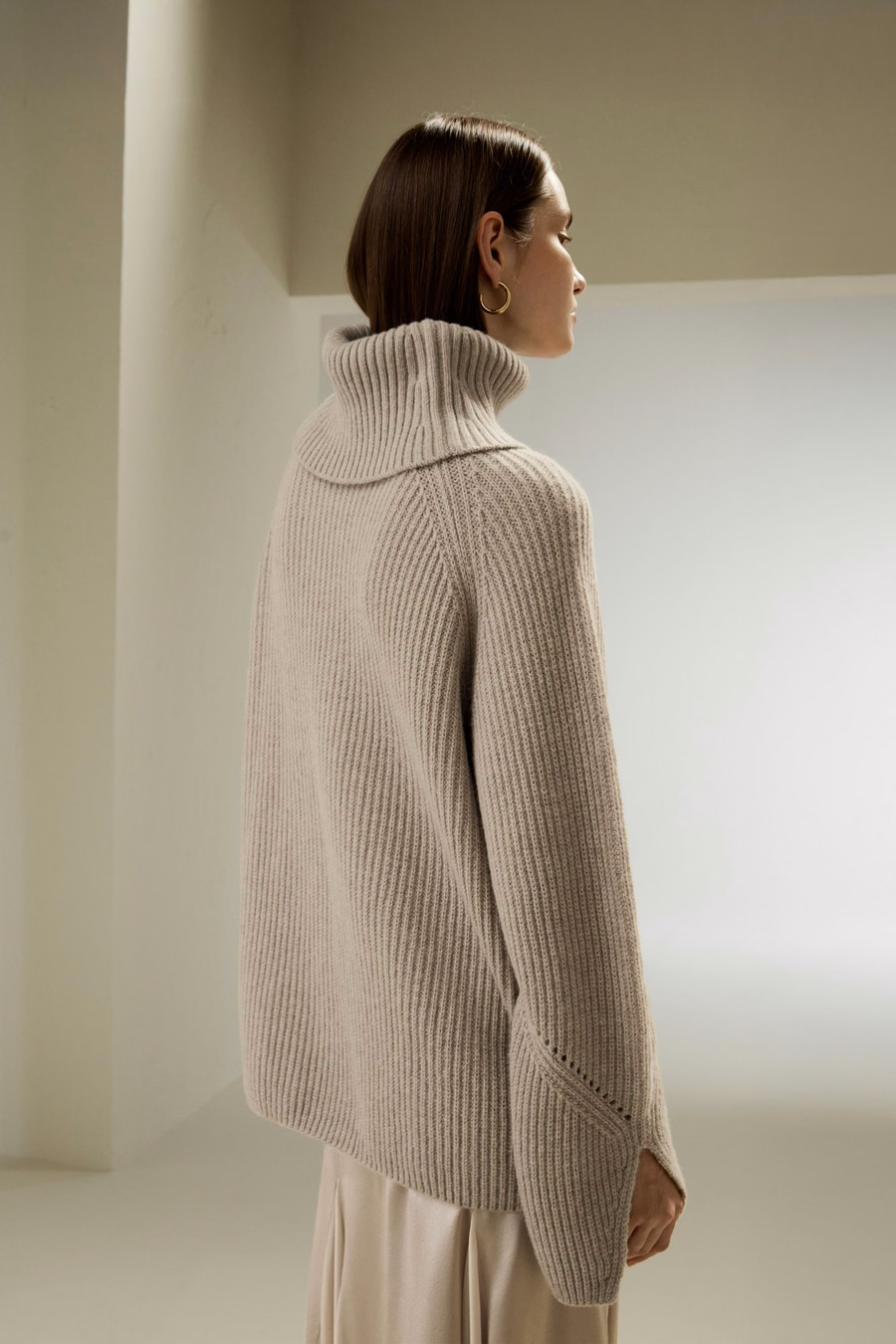 Oversized Sweter z Wełny Merino z Rozcięciami na Rękawach