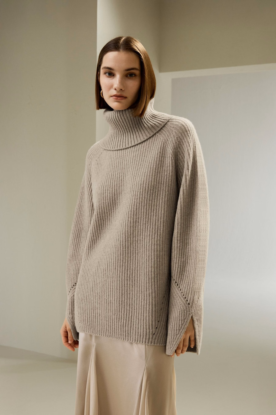Oversized Sweter z Wełny Merino z Rozcięciami na Rękawach
