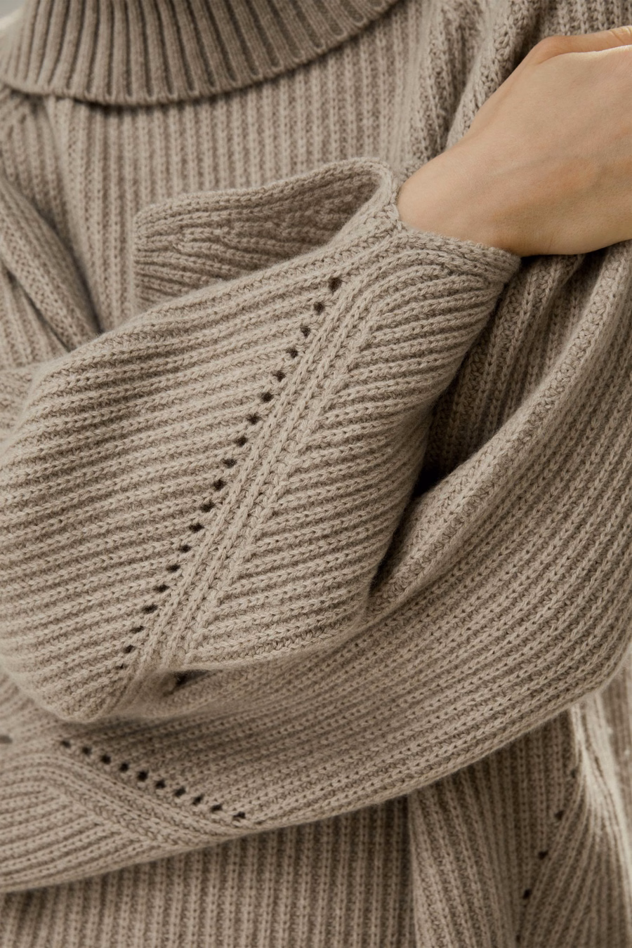 Oversized Sweter z Wełny Merino z Rozcięciami na Rękawach