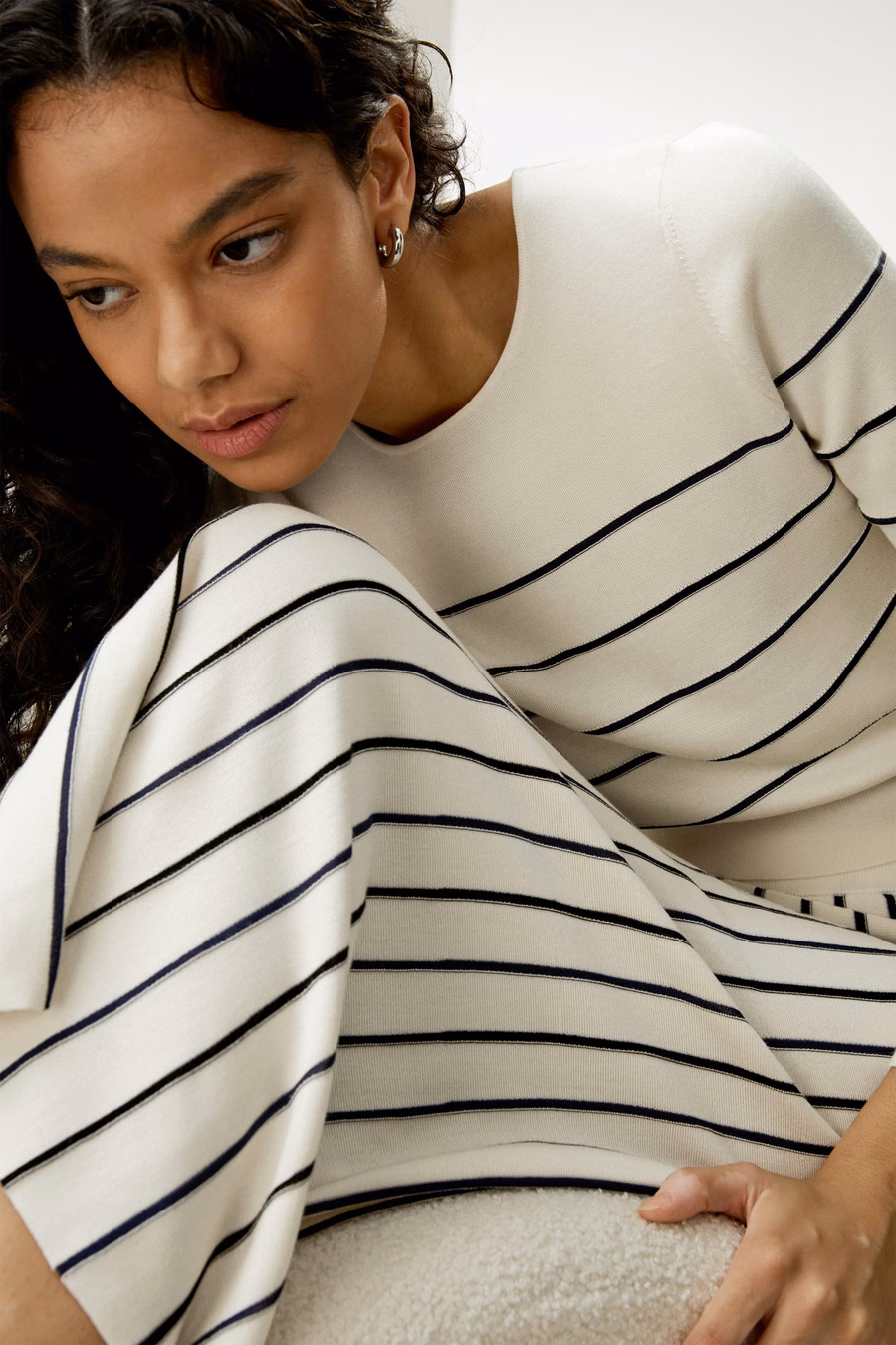 Wycięty jedwabny sweter z długim rękawem