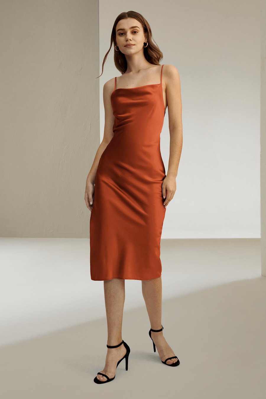 Elegancka Uwodzicielska Sukienka z Dekoltem Cowl