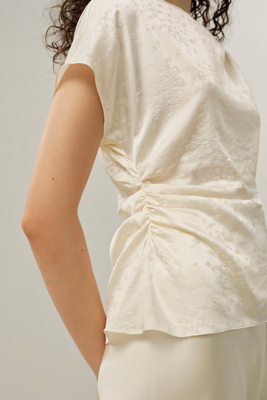 Top z jedwabiu YING Jacquard